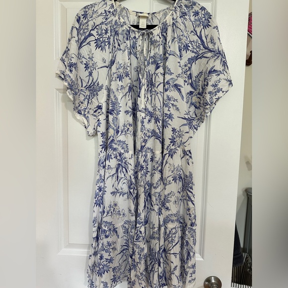 H&M Other - H&M Maternity Blue and White Floral Dress/beach cover size L